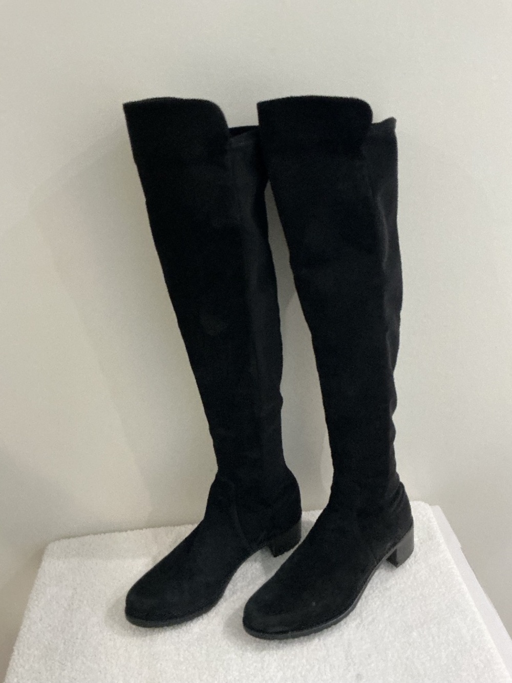 Stuart Weitzman Reserve Black Suede Over-The-Knee Boots Size 8.5 / 39 - Excellen